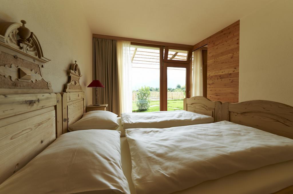 Weingut Stuck Apartment Appiano Sulla Strada Del Vino Room photo